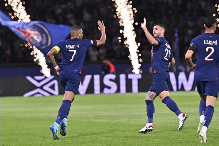  巴黎圣日耳曼客场奏凯，姆巴佩梅开二度助领跑